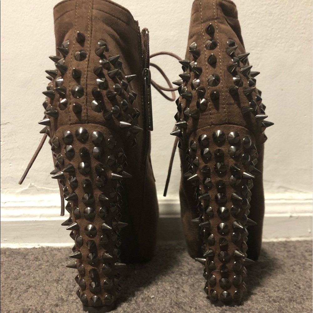 Studded heels - Picture 6 of 7